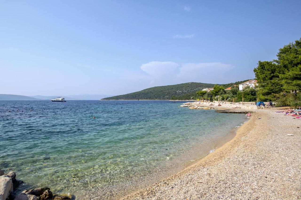 Apartments By The Sea Maslinica, Solta - 14748 Exterior foto