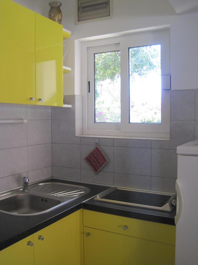 Apartments By The Sea Maslinica, Solta - 14748 Exterior foto